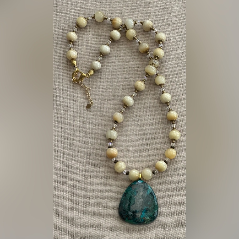 28 inch yellow and blue bead necklace NWOT